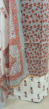 Charger l&#39;image dans la galerie, Jaipuri Cotton Printed Suit with Gotta Patti work EV27